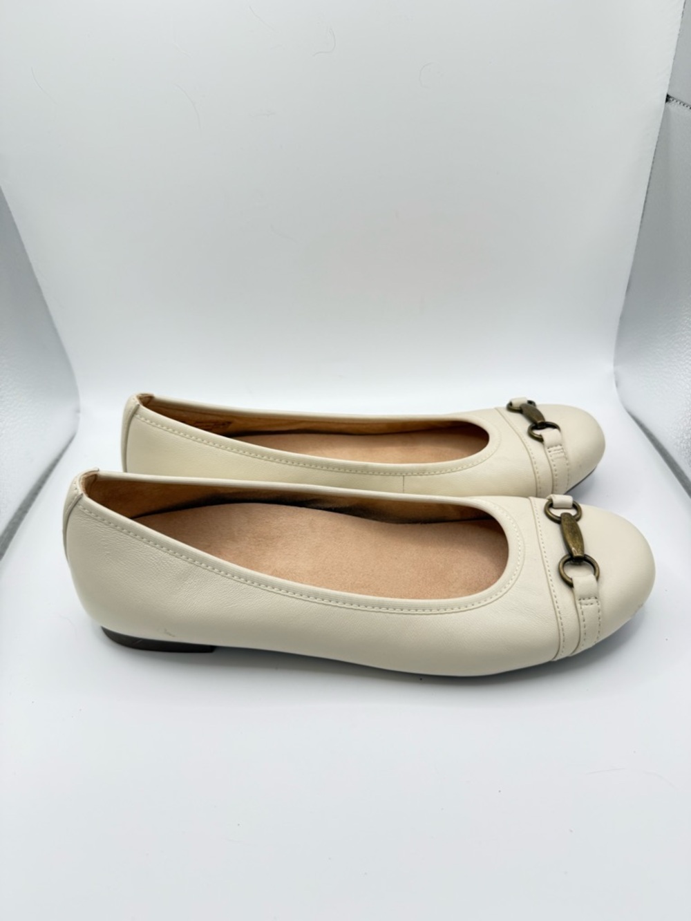 Vionic Delanie Women's Slip-On Flats Ivory Leather Women’s Size 9 - Picture 3 of 6